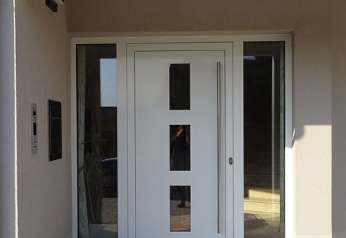 Haustürelement in Kunststoff