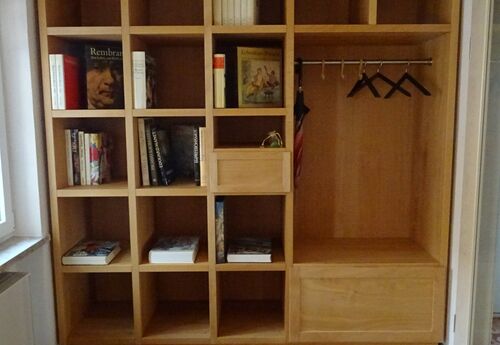 Garderobe Bücherregal in Buche